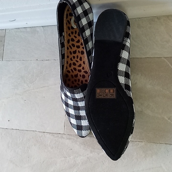 Shoes - Picture 3 of 4